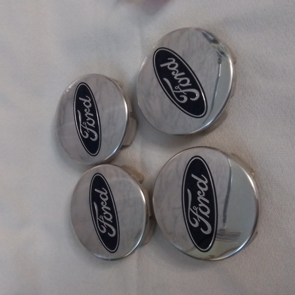 Ford wheel center caps - Picture 1 of 10